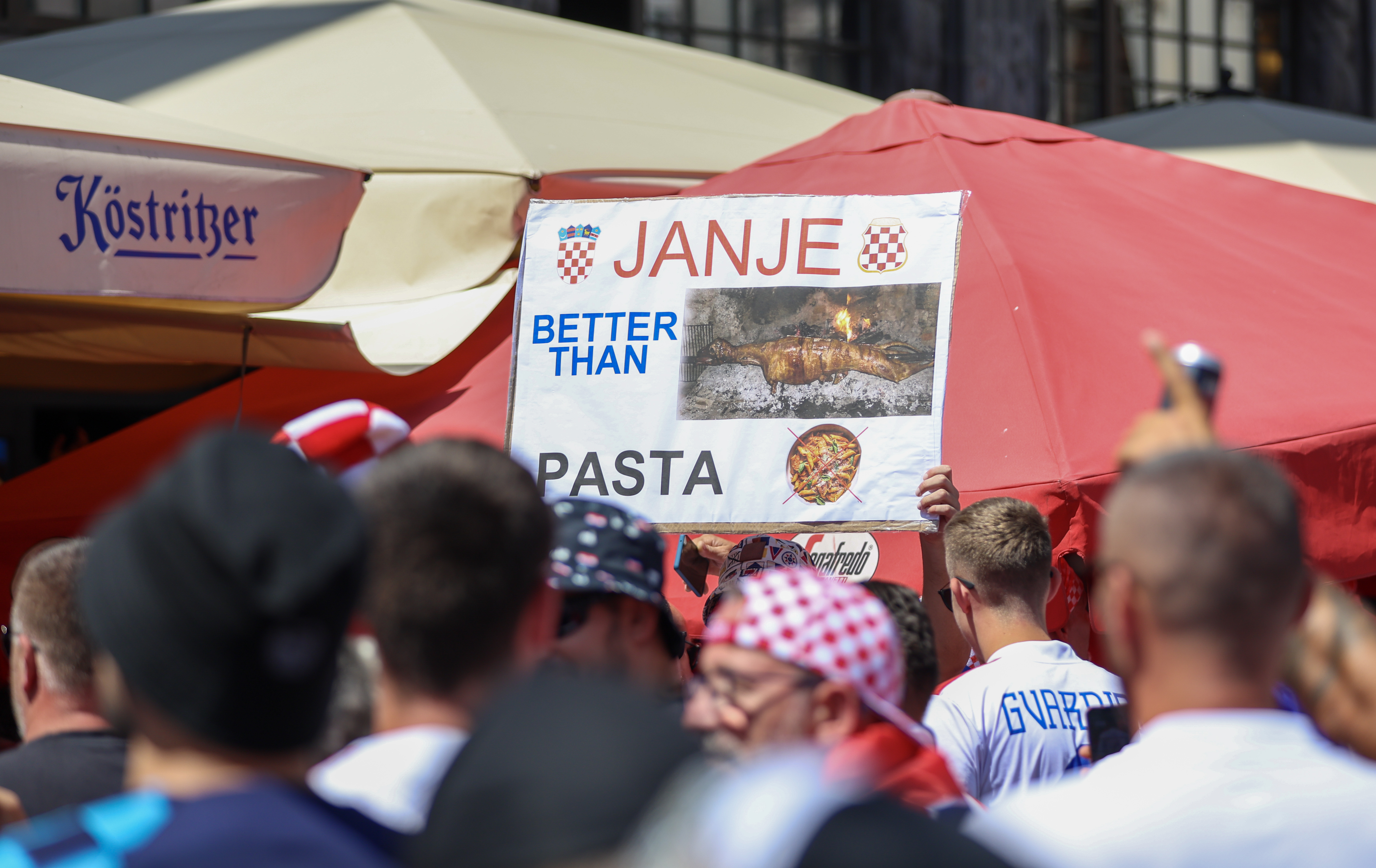 Zanimljiva usporedba hrvatskih navijača (FOTO: Daniel Kasap/HINA)