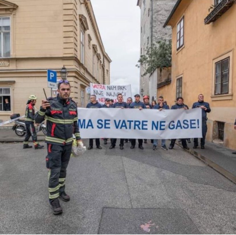 Šibenski vatrogasci na prosvjedu u Zagrebu.