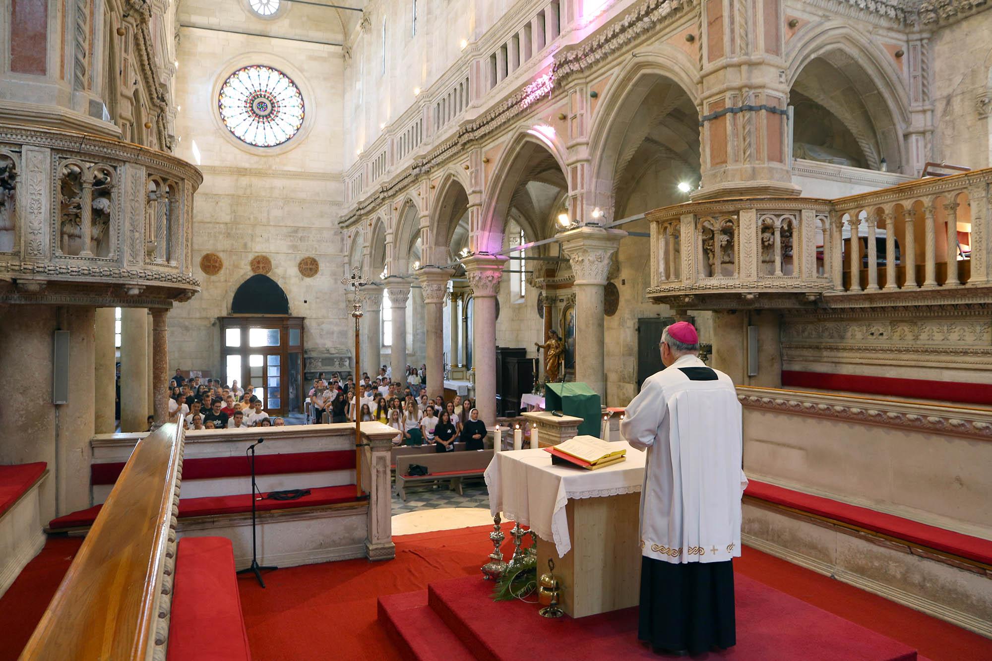 U katedrali održana tradicionalna misa za srednjoškolce