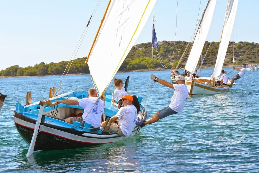 Ove nedjelje na otvorenju 27. Dana Latinskog idra očekuje vas nastup grupe Dalmatino 