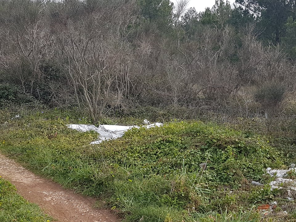 Manje cvijeća, previše smeća, pogotovo građevinskog otpada: Sve to krasi put prema šetnici u kanalu!