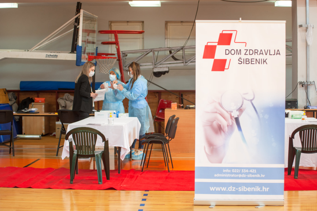 Na Baldekin po svoju dozu ide 480 ljudi: Bivša medicinska sestra Ana Paić prva je cijepljena protiv covida