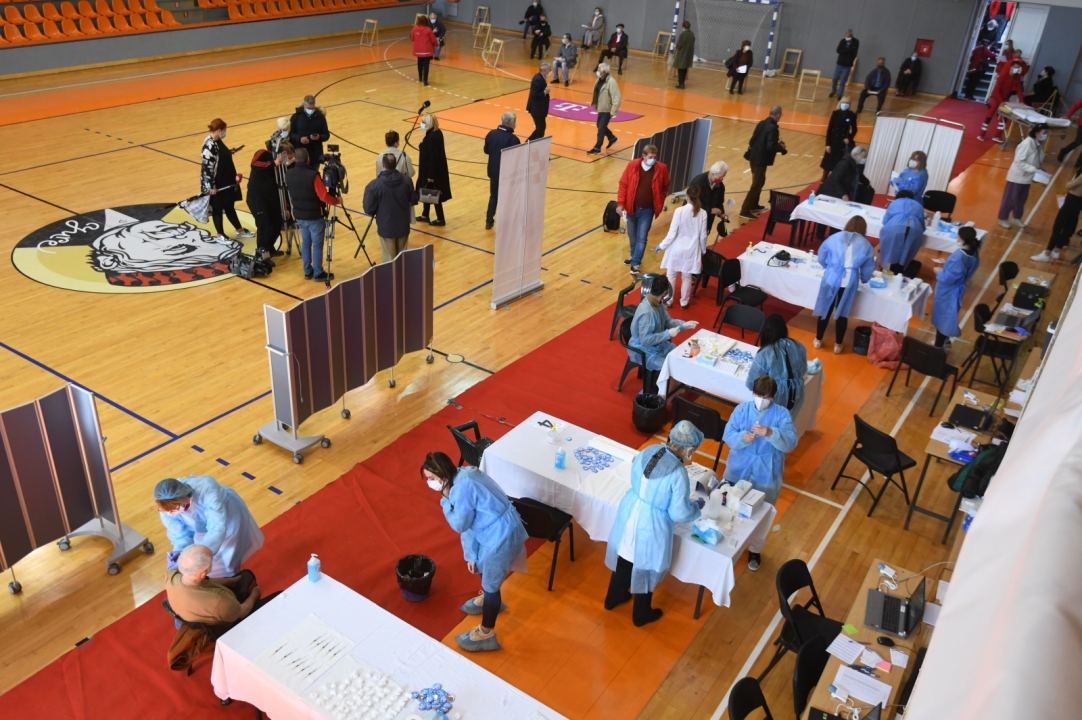 Na Baldekin po svoju dozu ide 480 ljudi: Bivša medicinska sestra Ana Paić prva je cijepljena protiv covida