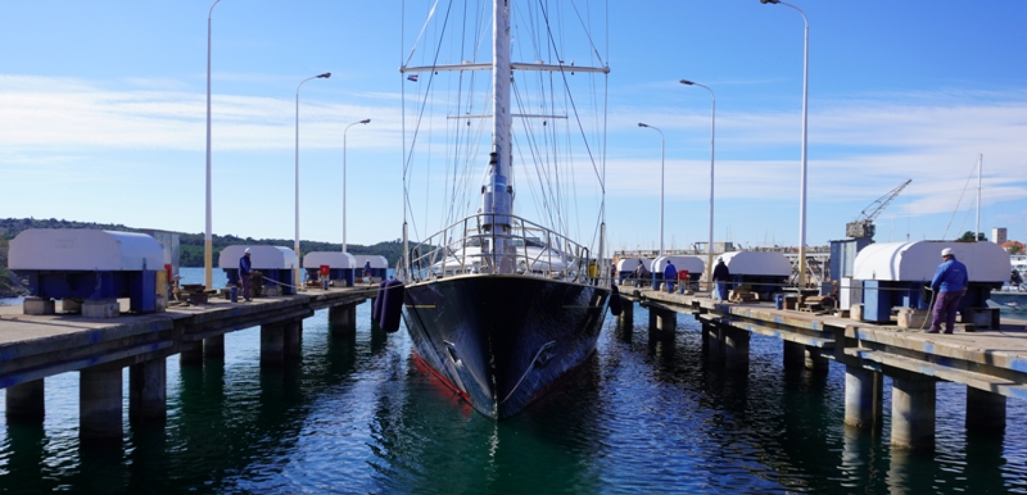 U Iskra brodogradilištu Šibenik servisirana mega jahta Burrasca vrijedna oko 15,5 milijuna dolara   