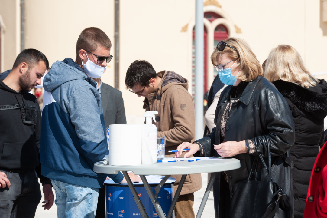 Neka igre počnu: Prikupljanje potpisa označilo i službeni početak kampanje