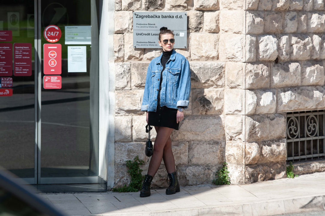 Lijepe Šibenčanke pokazale kako se u prohladnom travnju nose šareni kaputi