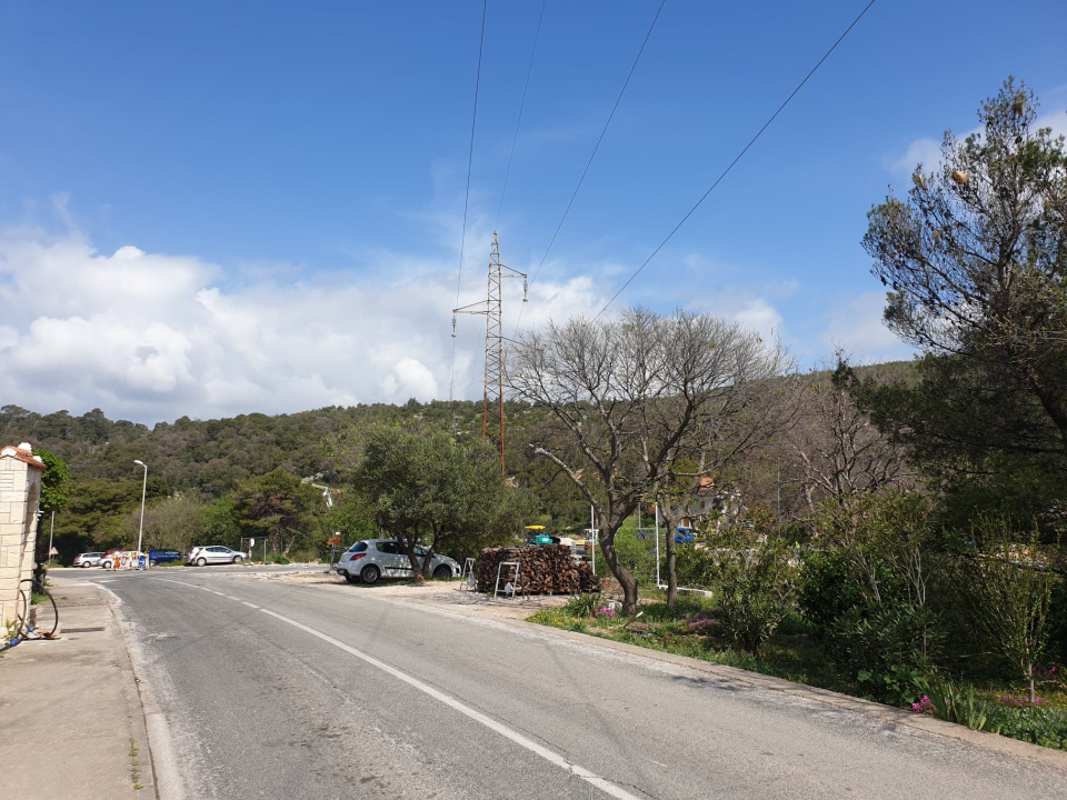 Zahrđali dalekovod koji prolazi kroz Rokiće godinama nije u funkciji, HEP: 'Uklanjanje u planu dogodine'   