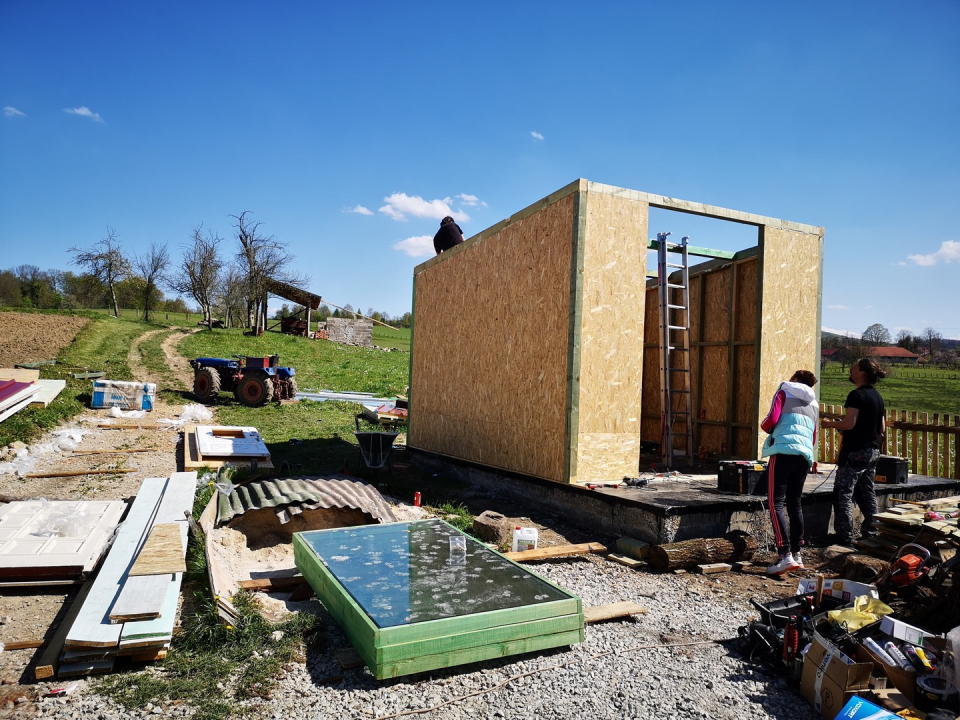 Šibenčani grade novi dom za obitelj stradalu u potresu na Baniji, trebaju vašu pomoć da je dovrše
