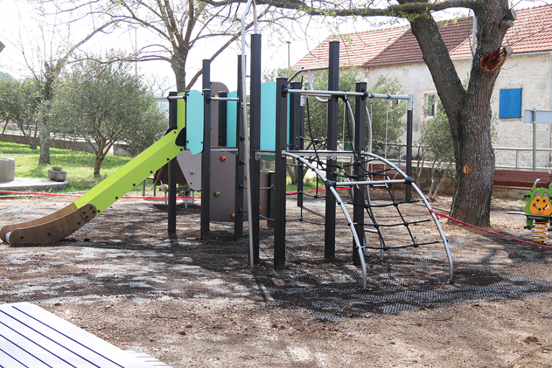 Meterize, Vrpolje, Ražine, Vidici: Završeni radovi na još četiri dječja igrališta u gradu