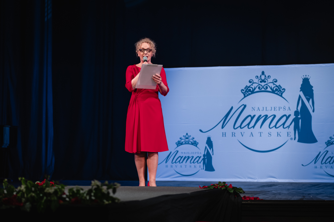 U šibenskom kazalištu održan izbor za najljepšu mamu: Vedrana Halinčić Bakšić i Ljubica Bulić ponijele lente