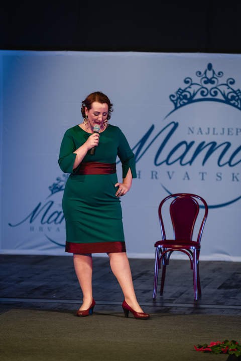 U šibenskom kazalištu održan izbor za najljepšu mamu: Vedrana Halinčić Bakšić i Ljubica Bulić ponijele lente