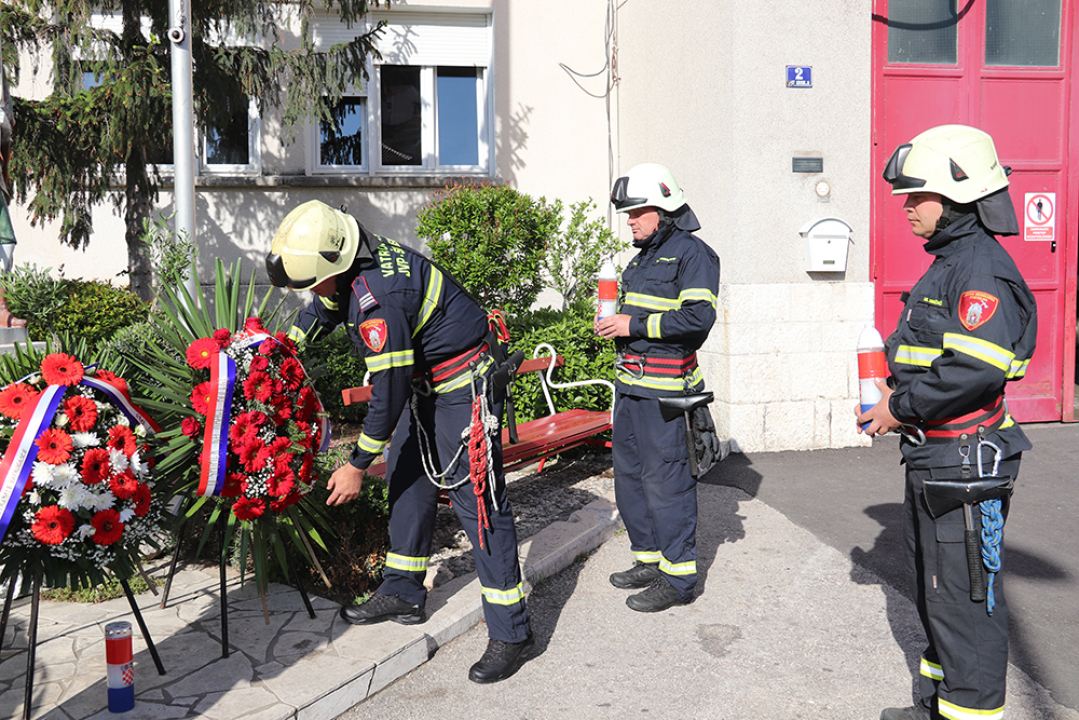 Na blagdan sv. Florijana šibenski vatrogasci pokazali novi kamion, a u Zagrebu danas preuzimaju još jedno vozilo