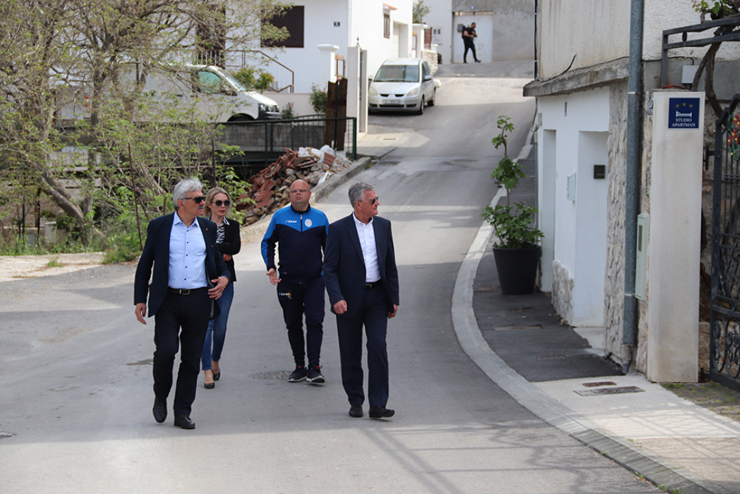 Kilometar i pol nove kanalizacijske i vodovodne mreže, 310 novih priključaka, novi asfalt i nogostupi