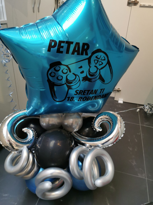 Iznenadite svoje bližnje personaliziranim poklonima i dekoracijama iz Smile T-shirt &amp; party storea! 