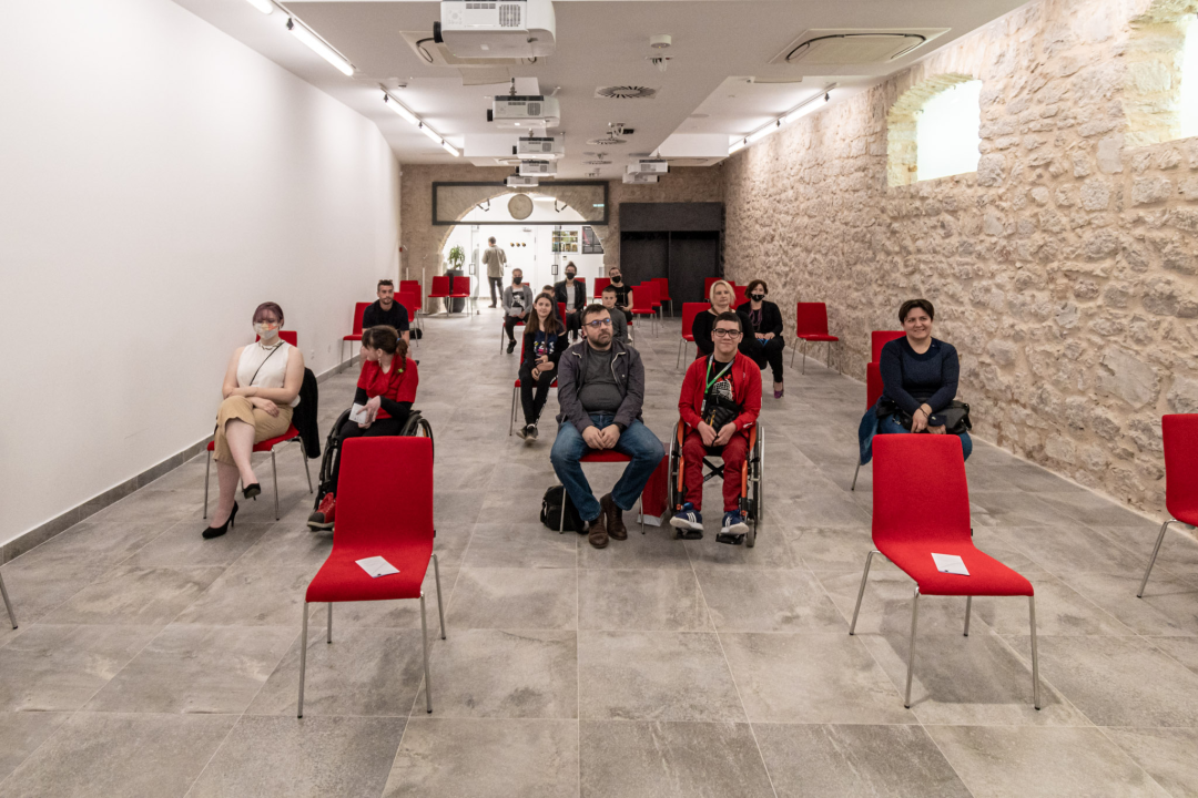 Održano prvo predavanje inkluzivnog vertikalnog plesa u sklopu platforme 'Tamna strana mjeseca'