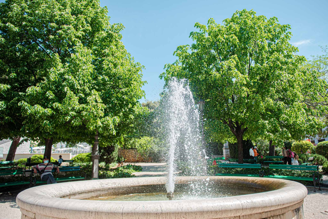 U šibenskom 'dnevnom boravku' sadi se cvijeće i uređuje okoliš: Perivoj Roberta Visianija dočekat će ljeto u punom sjaju 