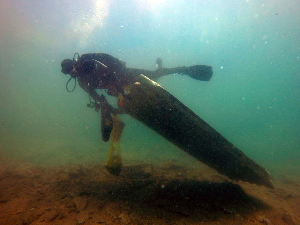 Ronioci objavili što su sve zatekli pod morem na Marinskoj: Gume, gume, gume... i jedan krov!