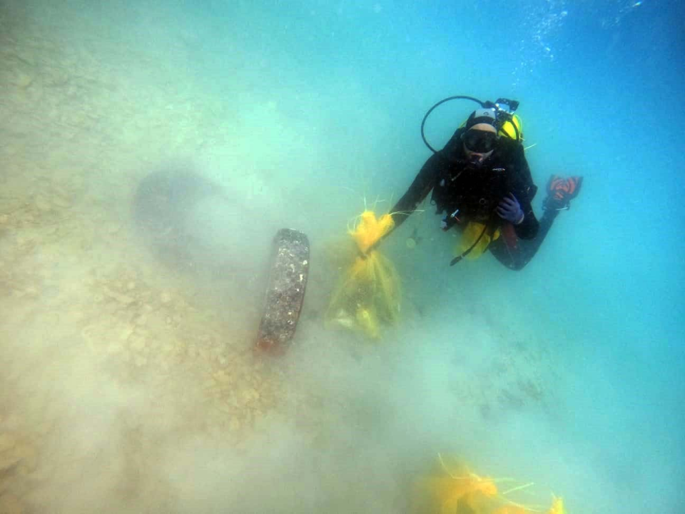 Ronioci objavili što su sve zatekli pod morem na Marinskoj: Gume, gume, gume... i jedan krov!