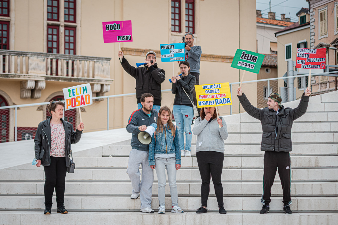 Na Poljani 'prosvjed' osoba s invaliditetom: Snimanje završne scene filma u sklopu projekta 'Hoću posao' 