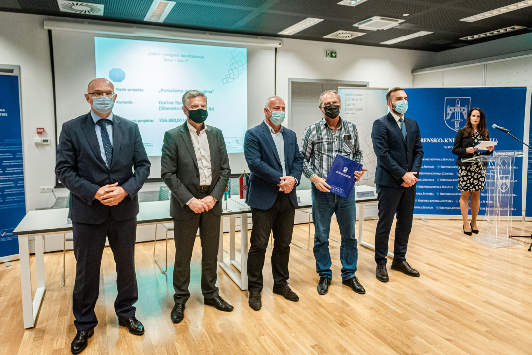 Aladrović podijelio 12,5 milijuna kuna za nezaposlene žene,  starije i nemoćne: Burić najavio Centar za socijalnu skrb u upravnoj zgradi TEF-a 