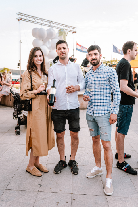 Romansa pidoće i Debita napunila rivu: Jele su se pohane, u toću, na lati, rižot, dimljene...