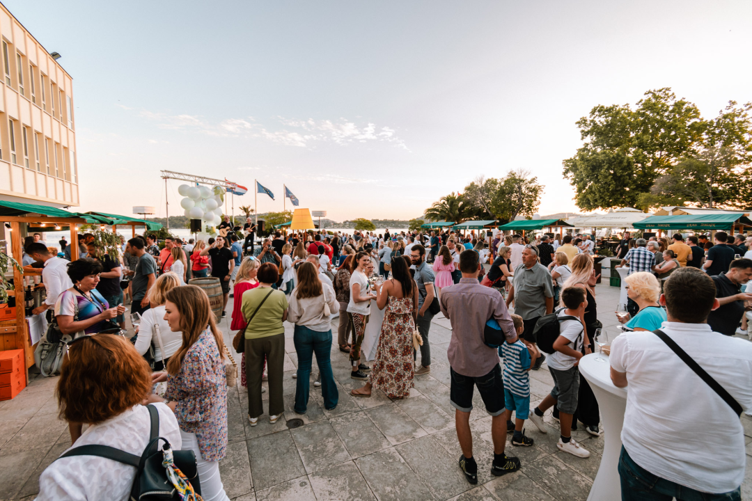 Romansa pidoće i Debita napunila rivu: Jele su se pohane, u toću, na lati, rižot, dimljene...