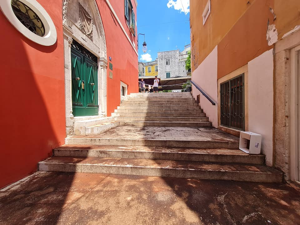 Još danas zaobilazite skale na Dobriću: Proliveno ulje noćas će počistiti Zeleni grad