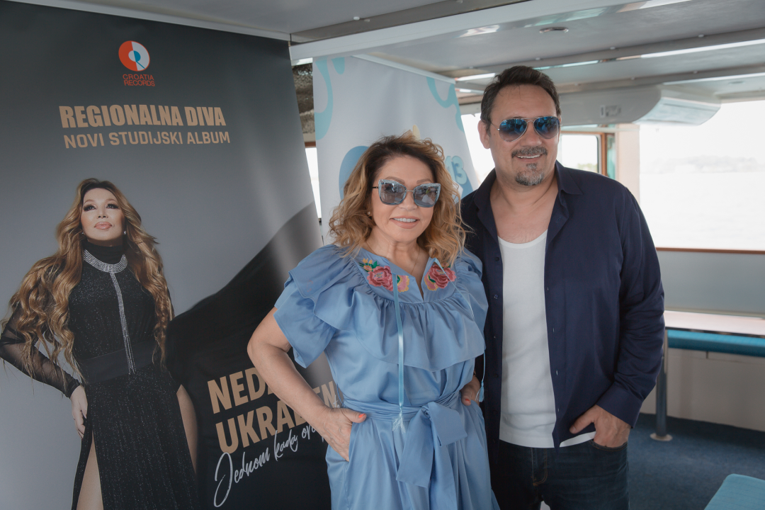 Neda Ukraden promovirala novi album na brodu od Vodica do Šibenika