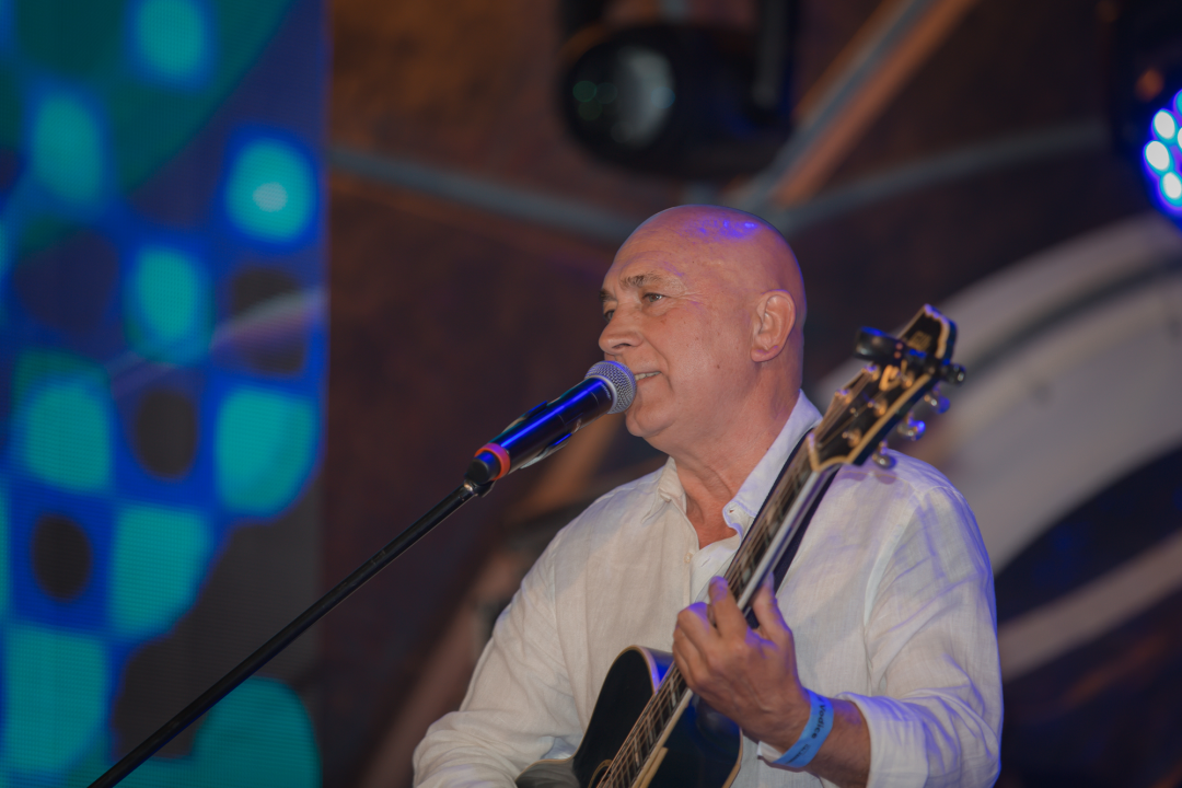 Počelo estradno ludilo u Vodicama: Pogledajte atmosferu prve večeri CMC festivala