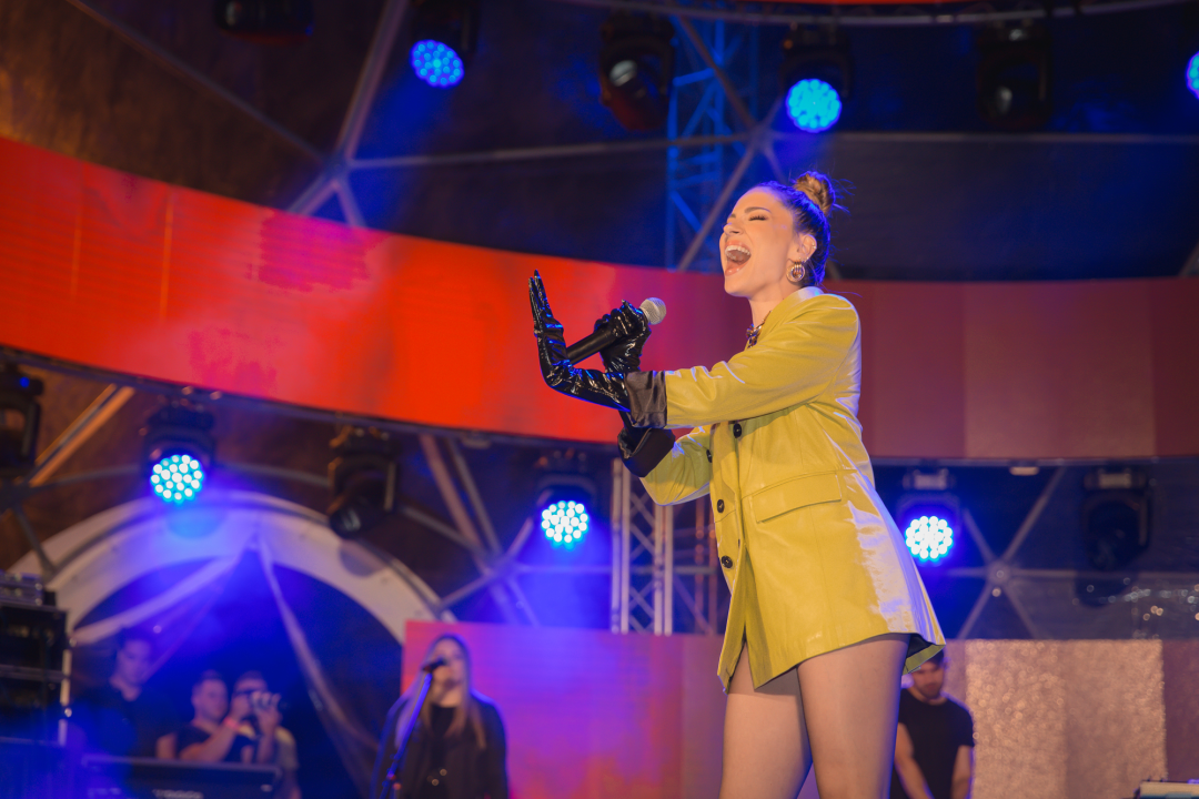 Počelo estradno ludilo u Vodicama: Pogledajte atmosferu prve večeri CMC festivala