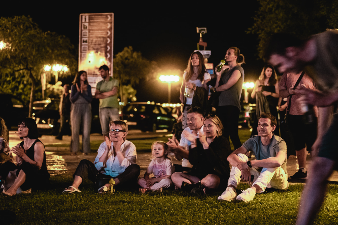 Pogledajte kako je bilo sinoć na koncertu Je Veux ispod katedrale	  