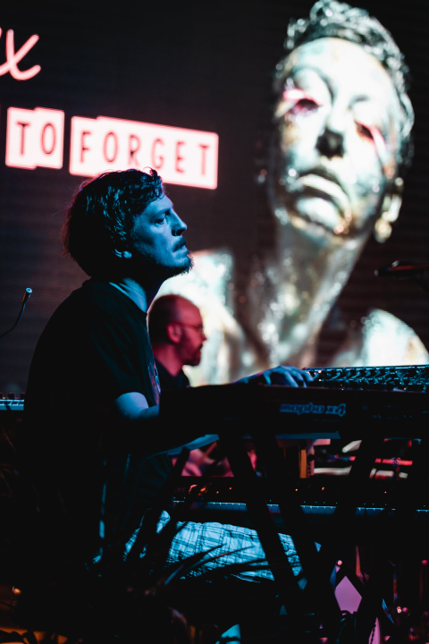 Pogledajte kako je bilo sinoć na koncertu Je Veux ispod katedrale	  