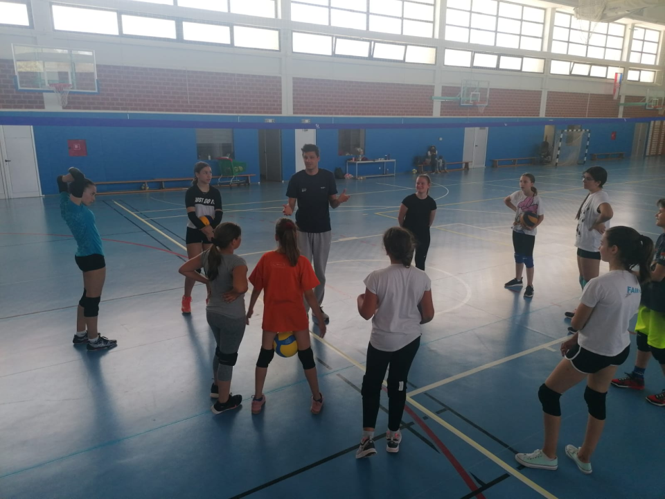 OŠ Meterize u projektu 'Odbojka u školama': Prva aktivnost pokazni trening i deset lopti za poklon