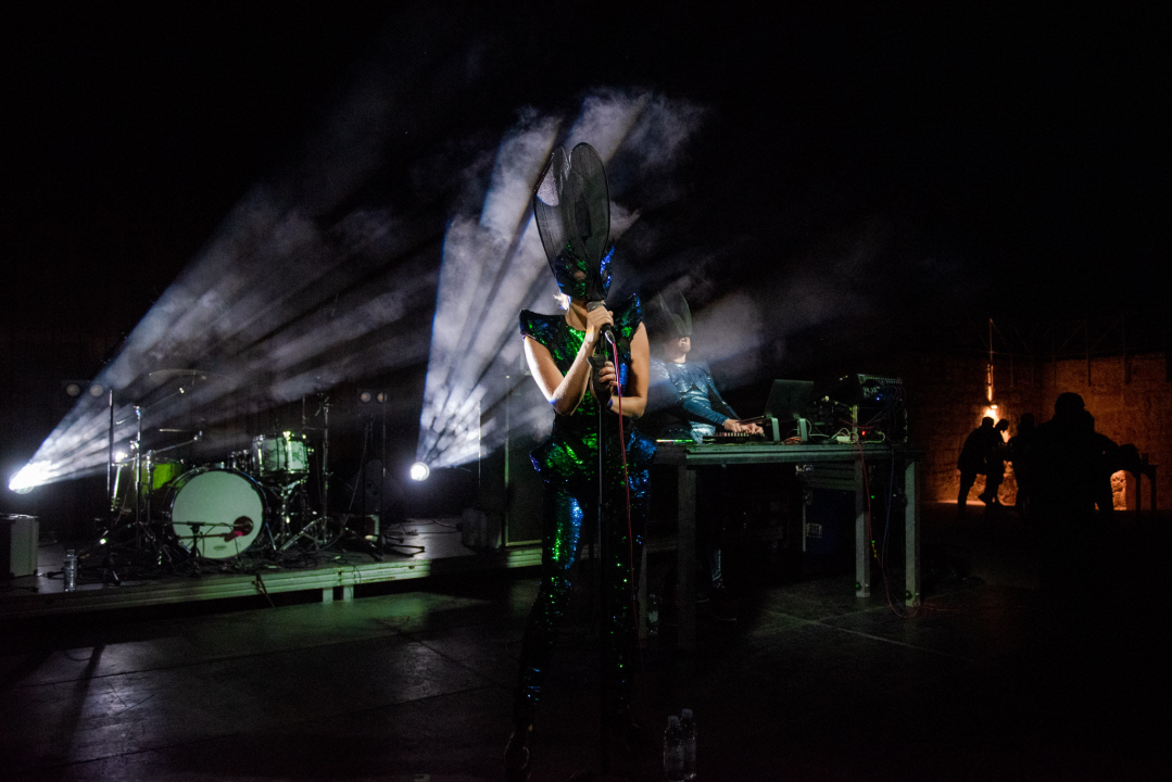 Ekipa na tvrđavi plesala je sinoć na Nipplepeople i Jonathan: Pogledajte atmosferu    