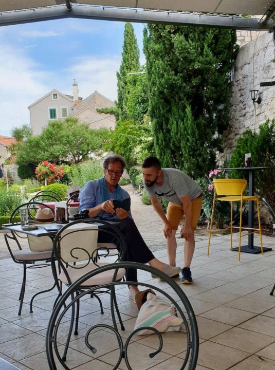 Slavni britanski vrtlar Monty Don snimio emisiju o Samostanskom srednjovjekovnom vrtu sv. Lovre u Šibeniku 