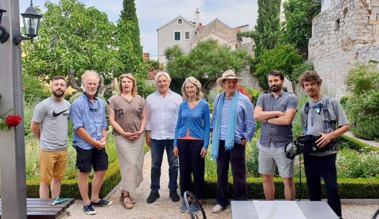 Slavni britanski vrtlar Monty Don snimio emisiju o Samostanskom srednjovjekovnom vrtu sv. Lovre u Šibeniku 
