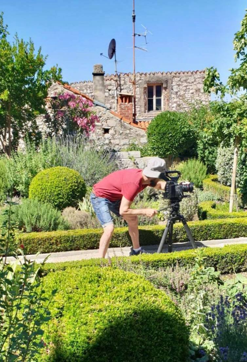 Slavni britanski vrtlar Monty Don snimio emisiju o Samostanskom srednjovjekovnom vrtu sv. Lovre u Šibeniku 
