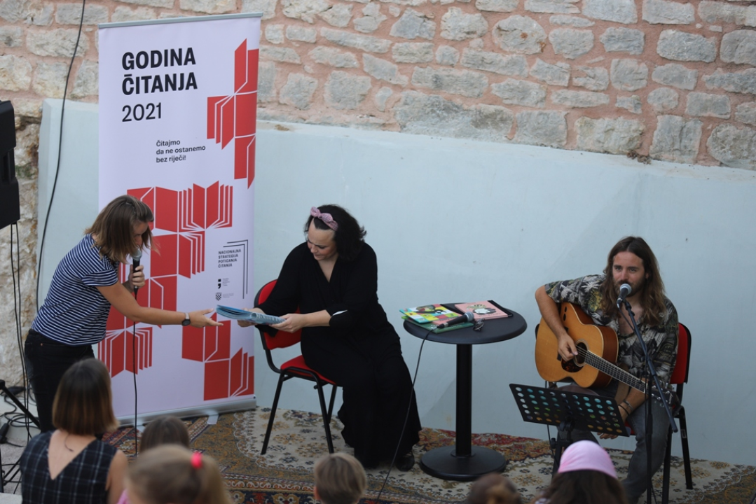 Pogledajte kako je jučer bilo na festivalu i provjerite današnji program po šibenskim trgovima i ulicama