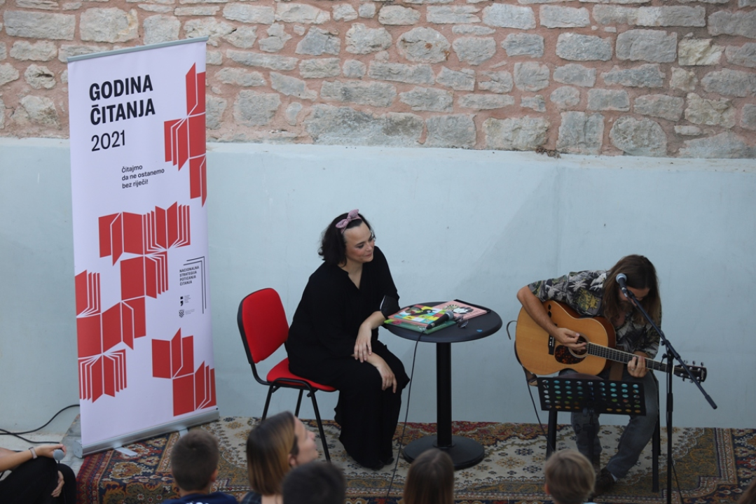 Pogledajte kako je jučer bilo na festivalu i provjerite današnji program po šibenskim trgovima i ulicama