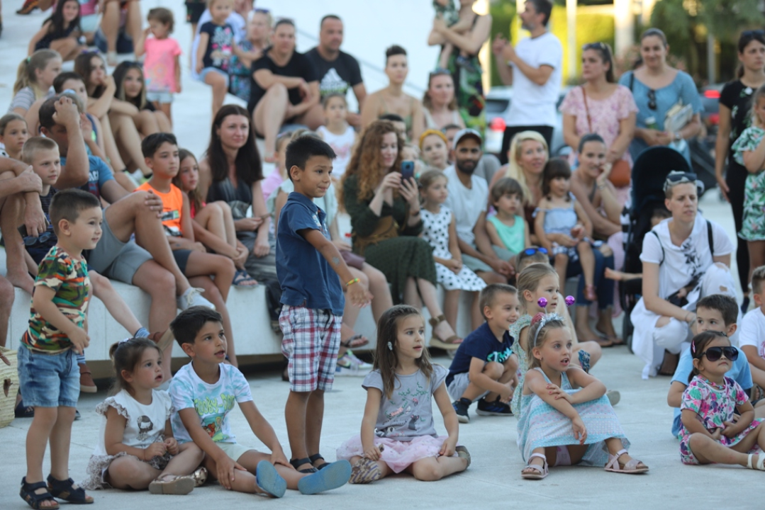 Uskoro se spušta festivalska zastava, ali prije toga cirkus: Evo što još donosi predzadnji dan Festivala 
