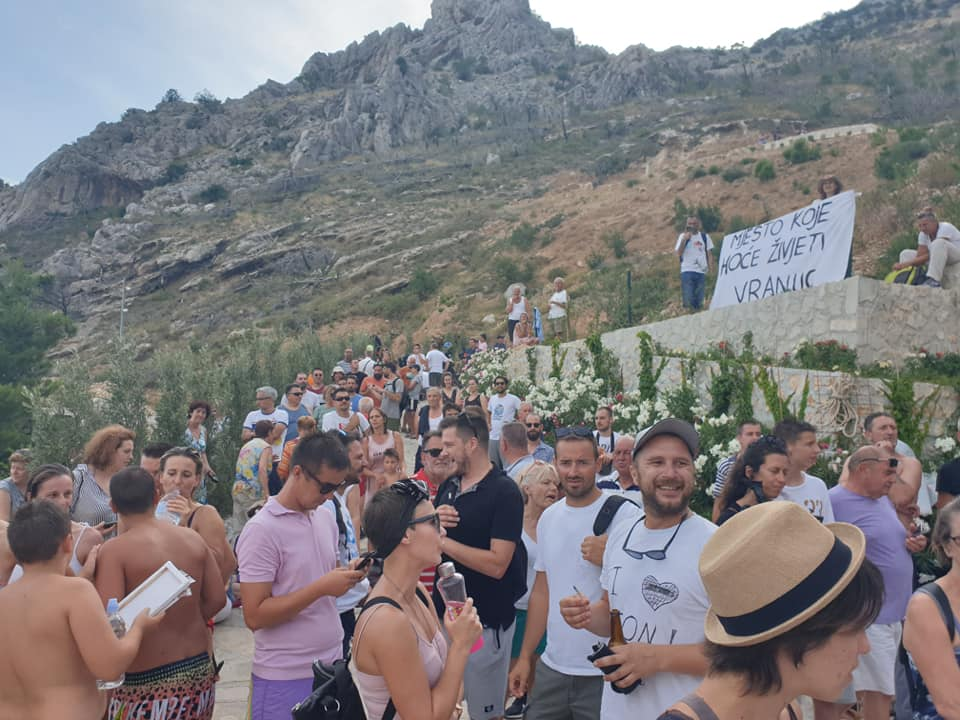 Festival bespravne gradnje na Vruji: 'Tražimo da se ovaj teritorij oslobodi i vrati matičnoj državi!'