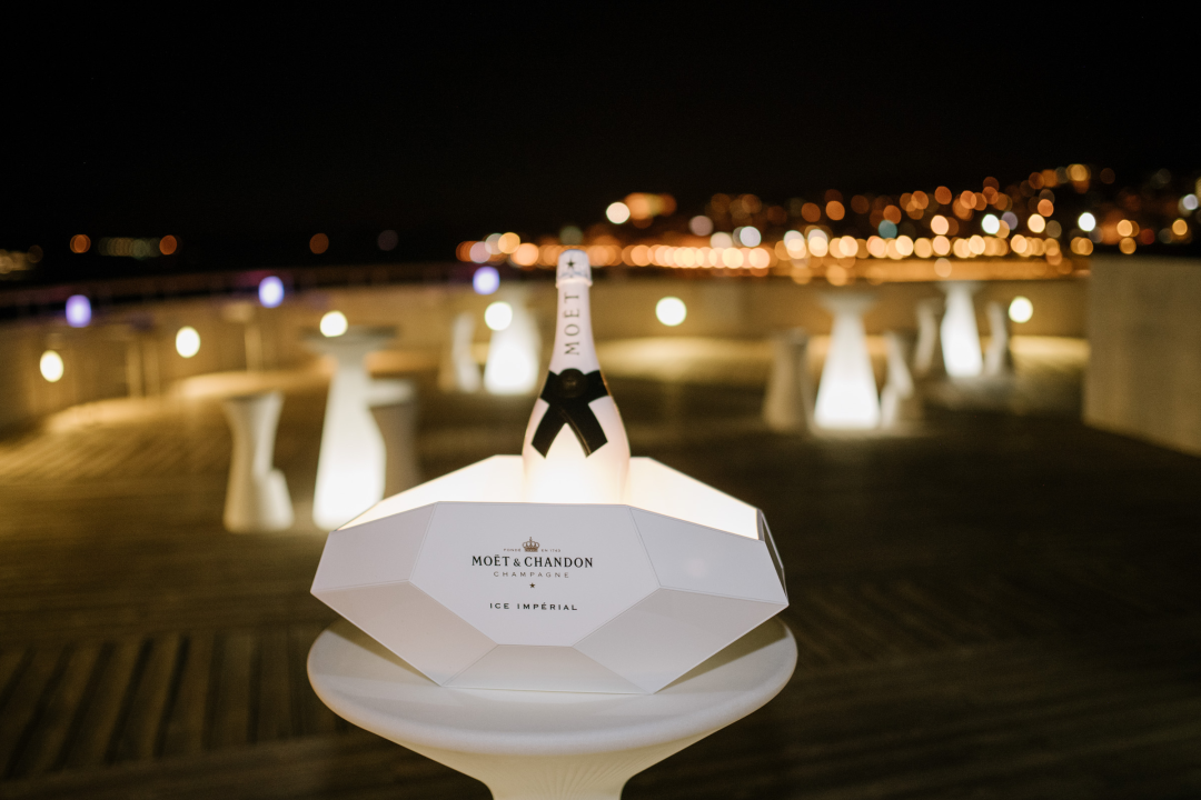 Uživajte u zalascima sunca u novootvorenom Roof Baru u D-Resortu! 