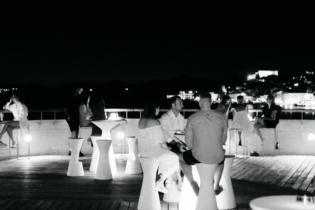 Otvorena je sezona evenata na Roof Baru: U posebnoj atmosferi možete uživati svaki vikend! 