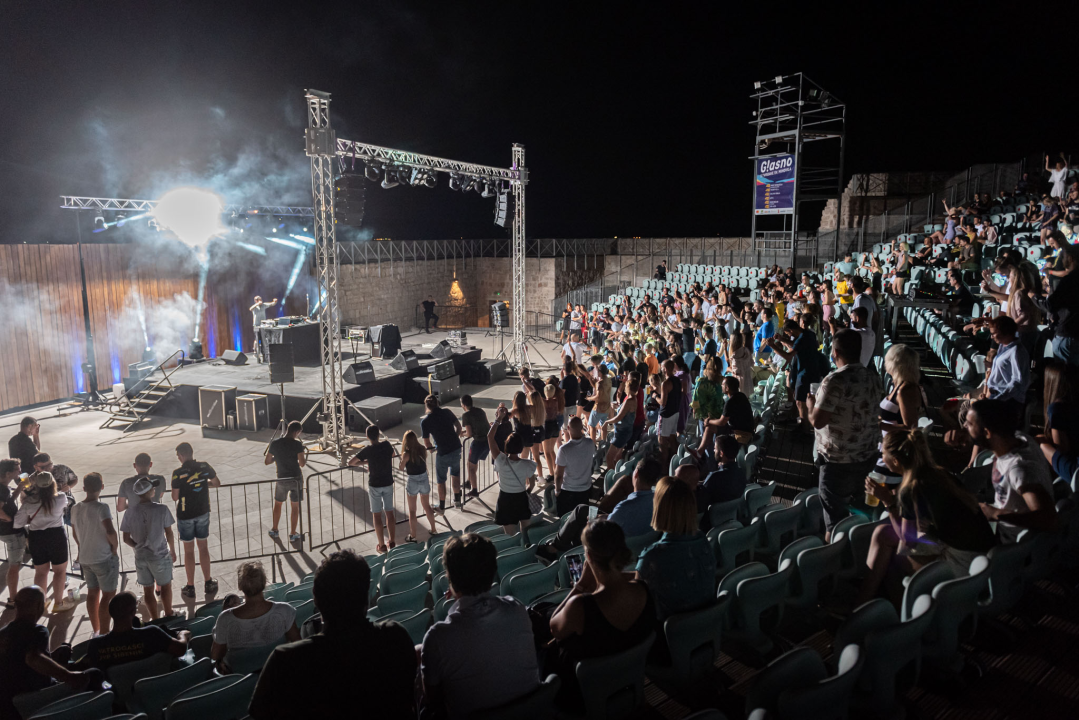 Vojko V dolazi, bolje se pazi: Masovno repanje na sv. Mihovilu