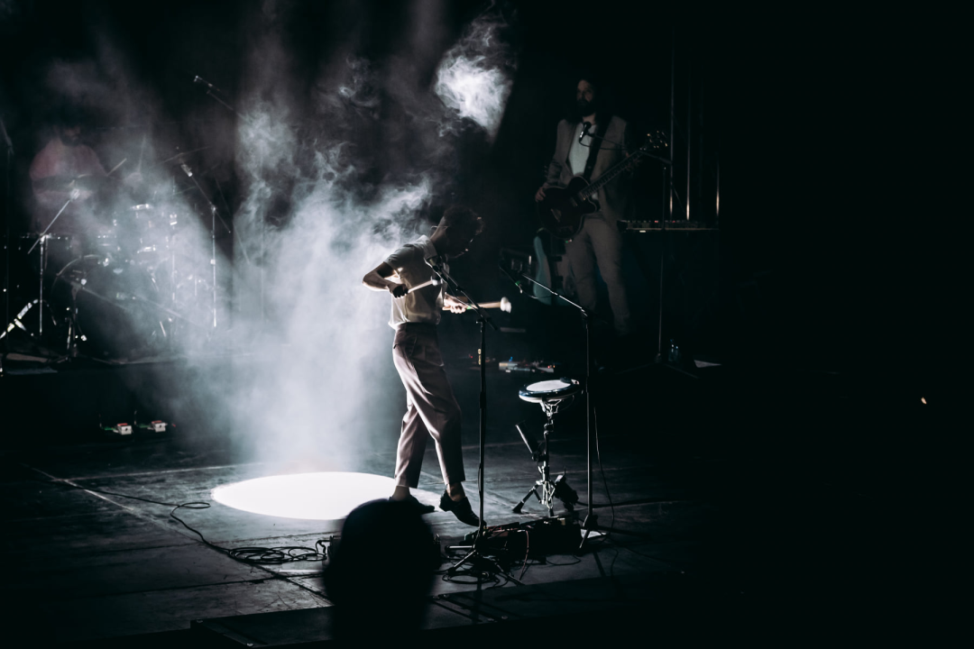 Asaf Avidan u Šibeniku: Bol, patnja, ljubav, unikatan talent i kiselost pokvarenog piva  