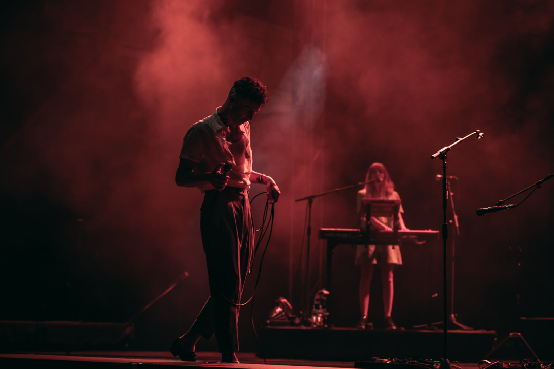 Asaf Avidan u Šibeniku: Bol, patnja, ljubav, unikatan talent i kiselost pokvarenog piva  