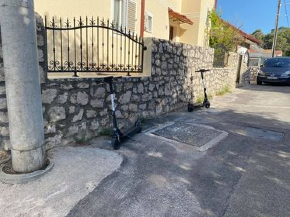 Grad je obećao pozabaviti se neredom s električnim romobilima, evo kako im ide 