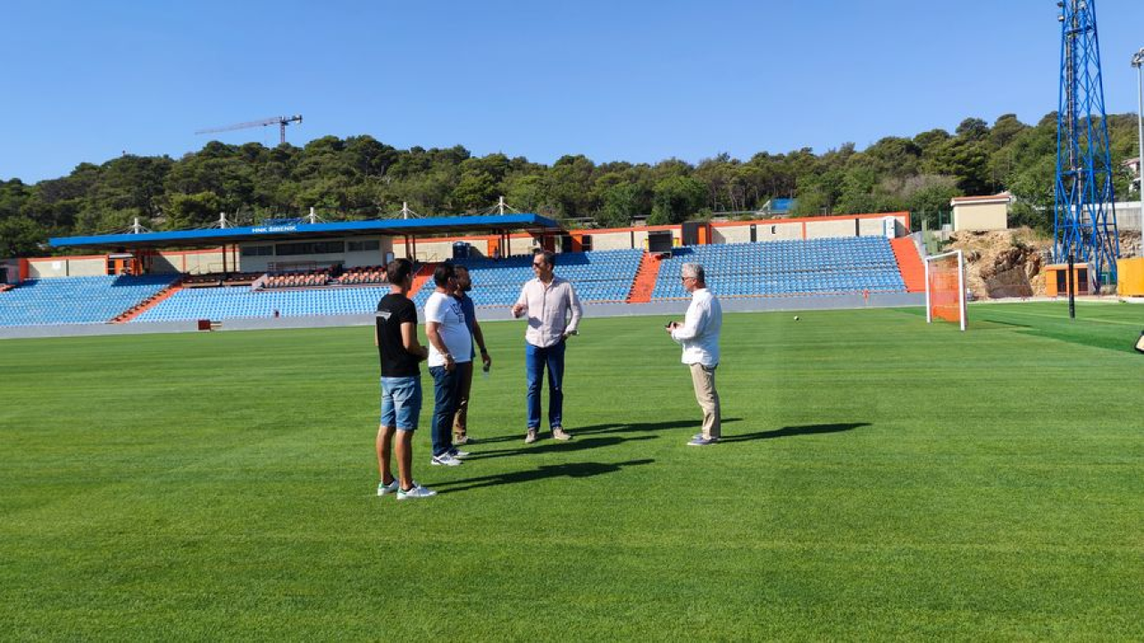 Hibridni travnjak na Šubićevcu spreman, Kustić: 'Definitivno velika stvar za Šibenik'