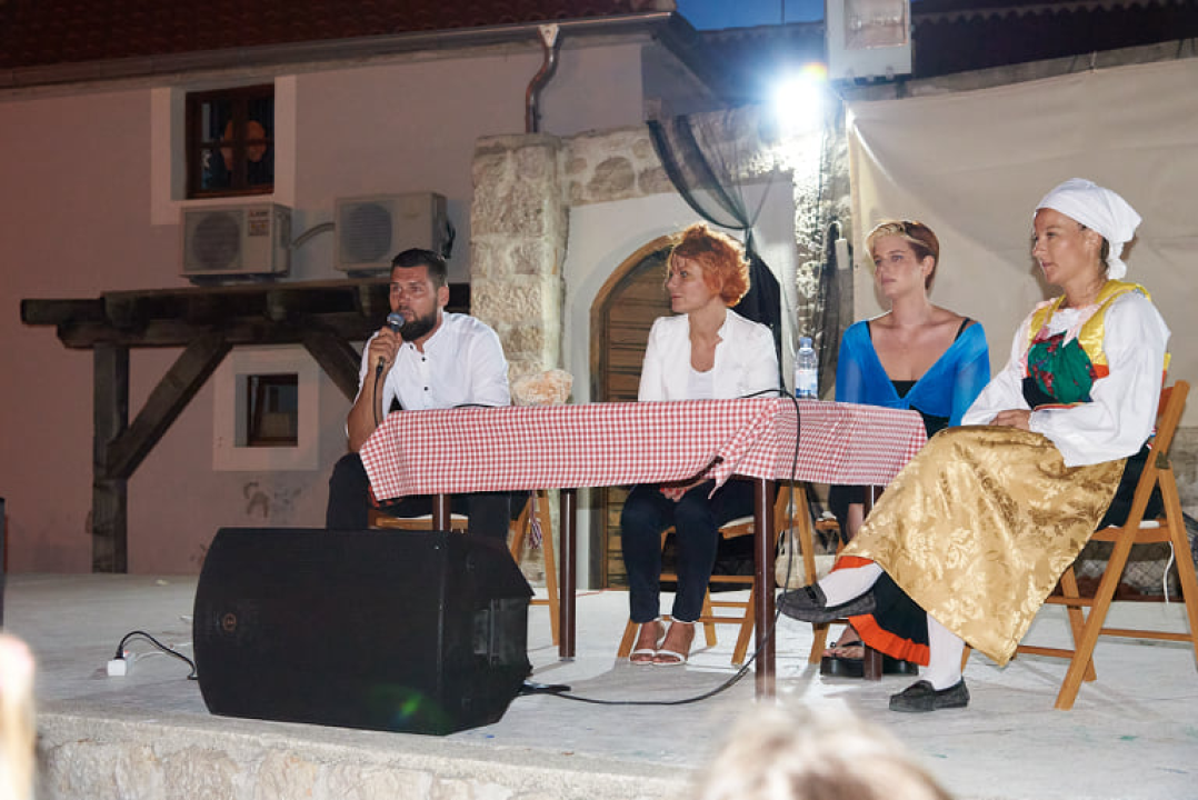 U Tribunju pred prepunim gledalištem djeci predstavljena legenda o magarcu 