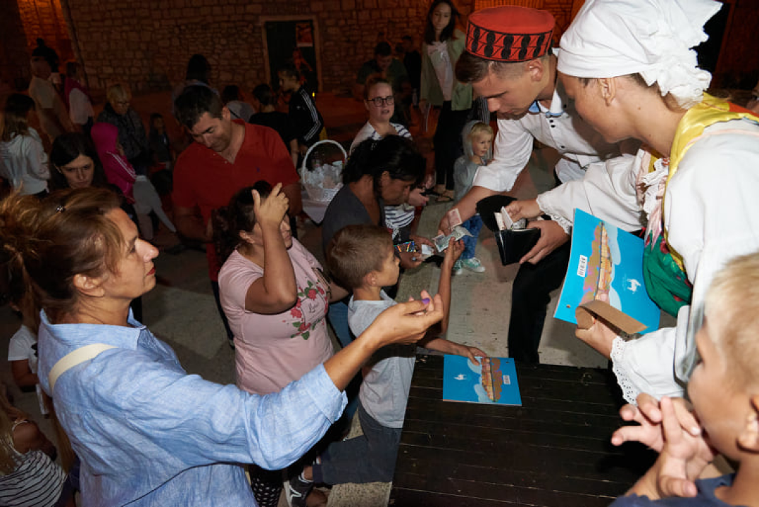 U Tribunju pred prepunim gledalištem djeci predstavljena legenda o magarcu 